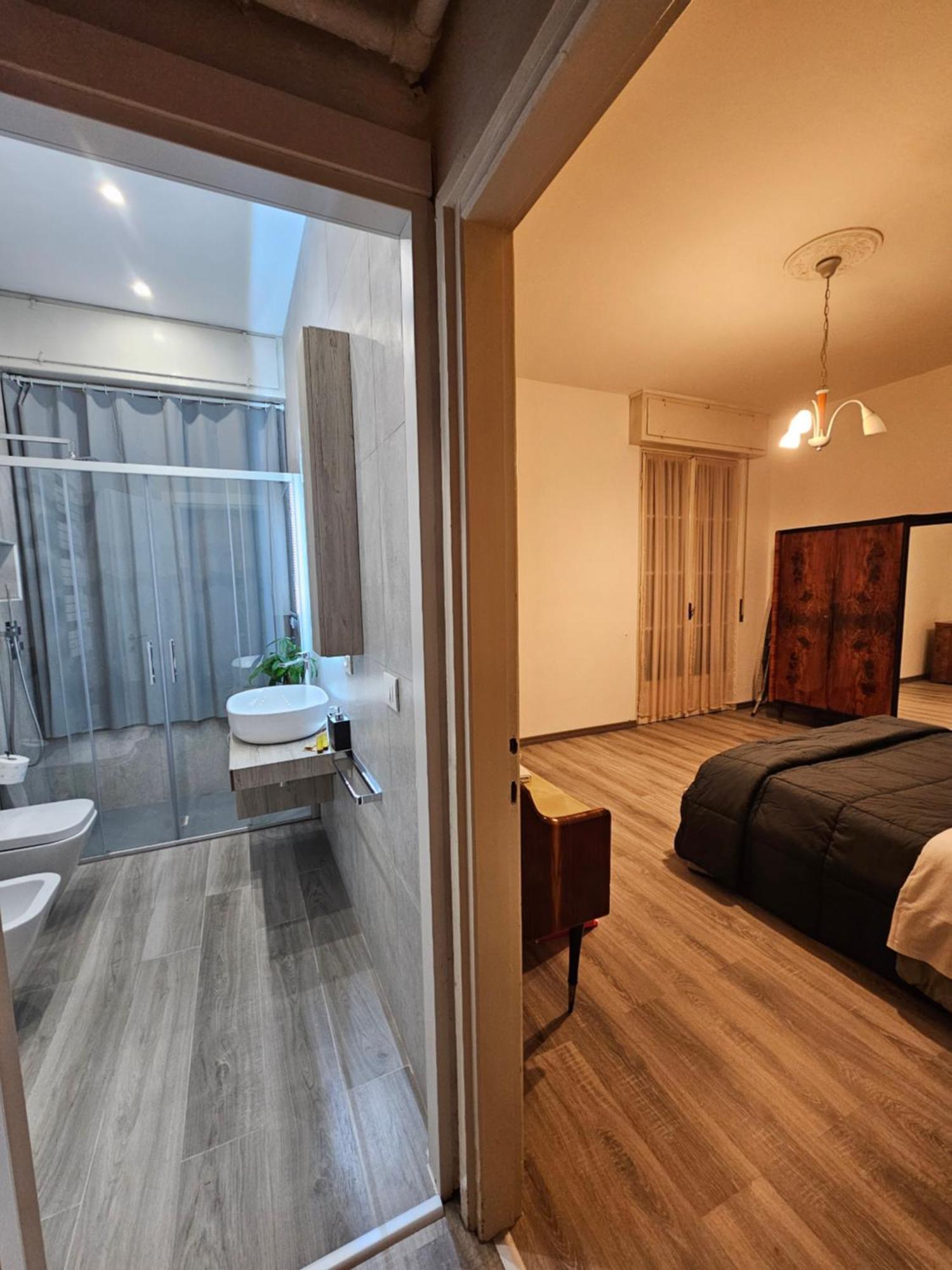 Casa Sara Como Lake Parcheggio Interno Privato เชอร์นอบบิโอ ภายนอก รูปภาพ
