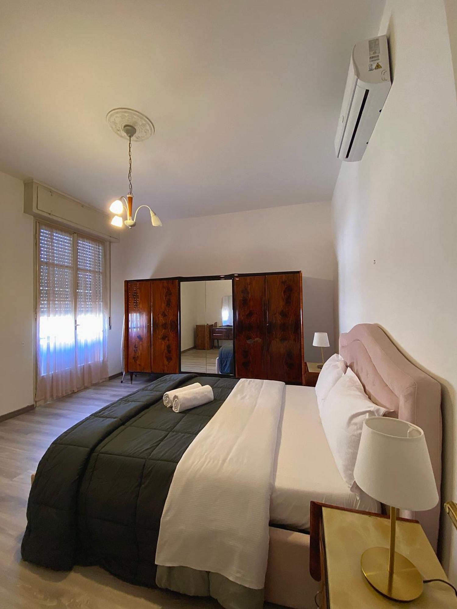 Casa Sara Como Lake Parcheggio Interno Privato เชอร์นอบบิโอ ภายนอก รูปภาพ