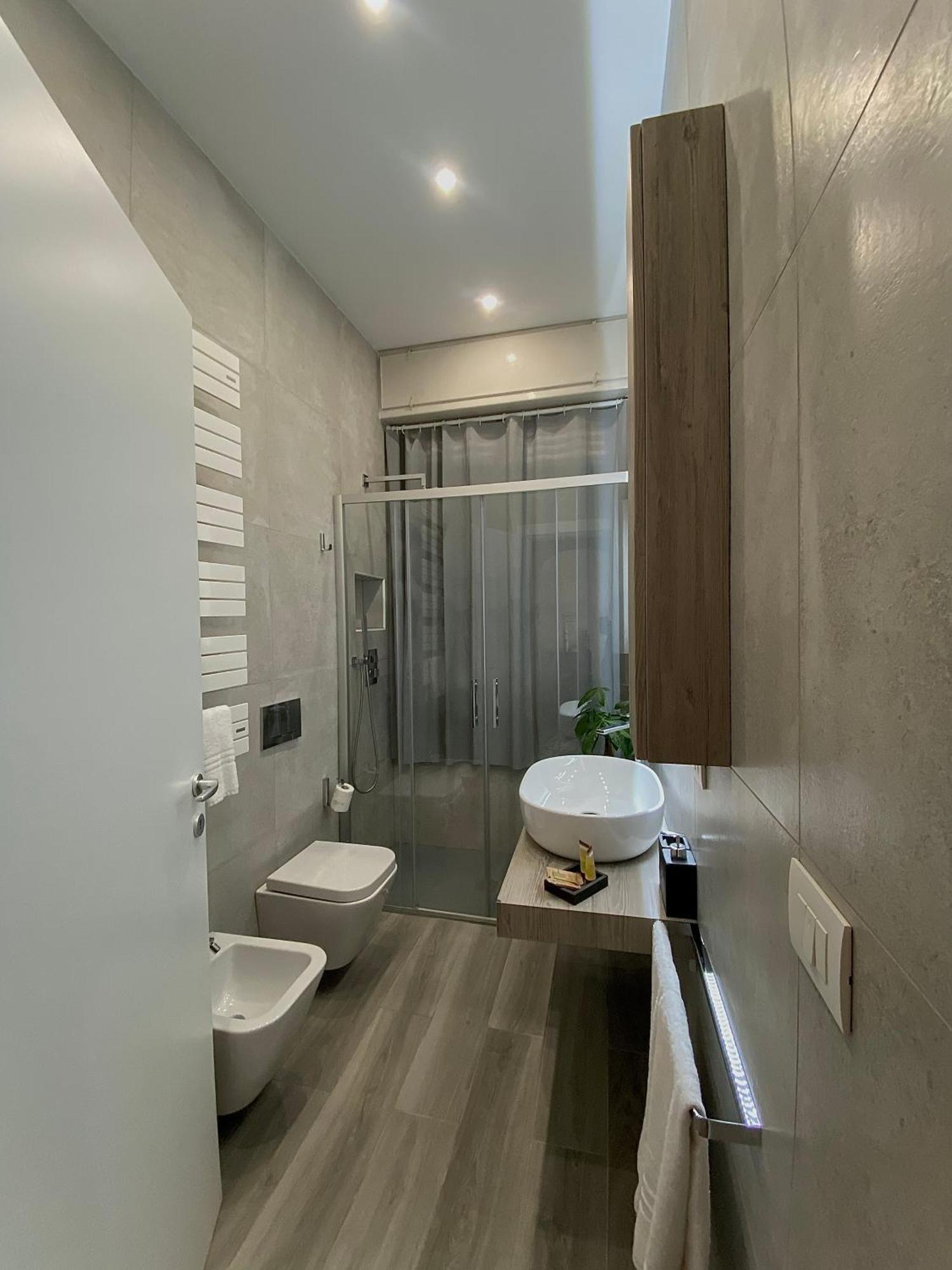 Casa Sara Como Lake Parcheggio Interno Privato เชอร์นอบบิโอ ภายนอก รูปภาพ