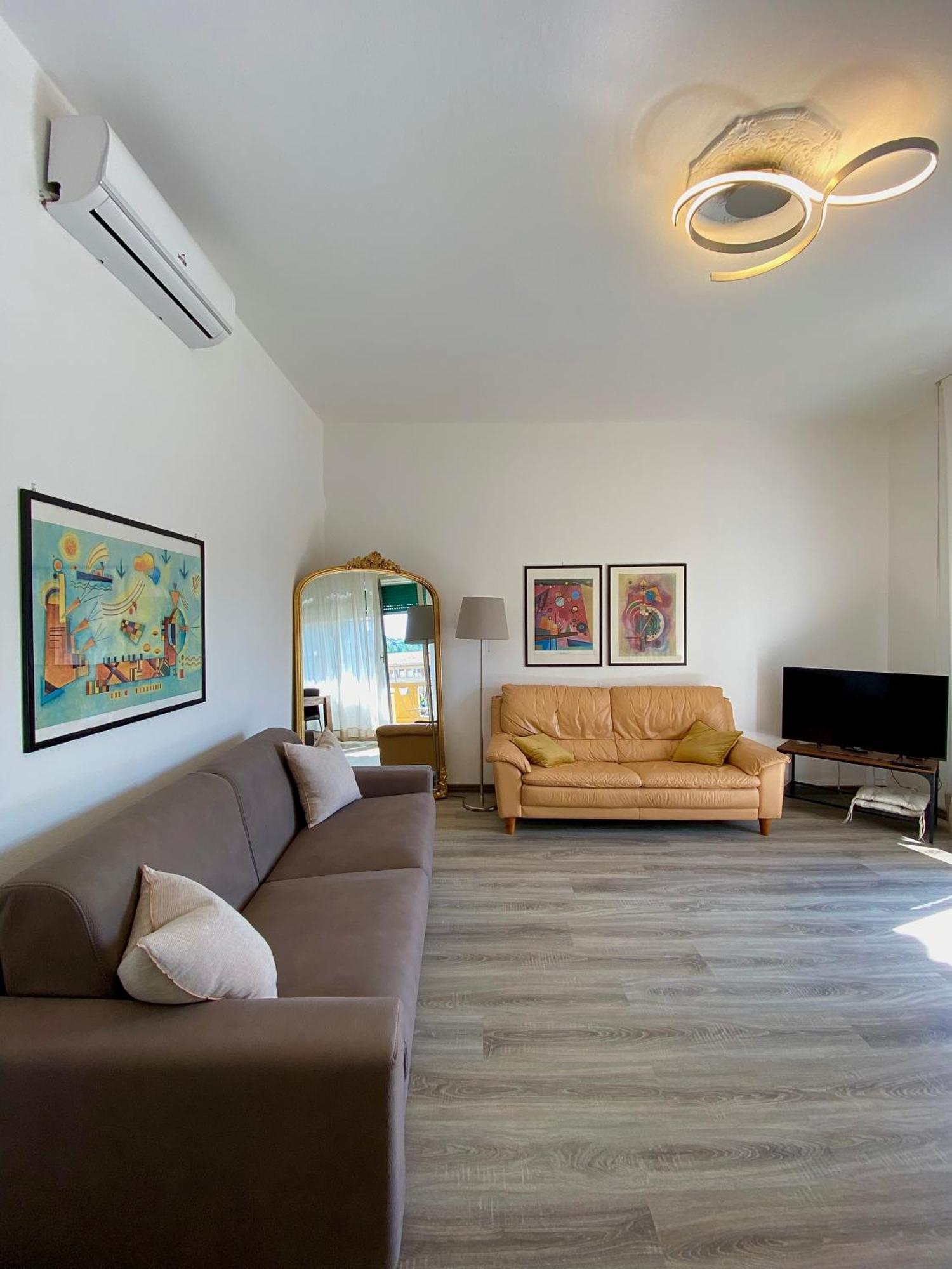 Casa Sara Como Lake Parcheggio Interno Privato เชอร์นอบบิโอ ภายนอก รูปภาพ
